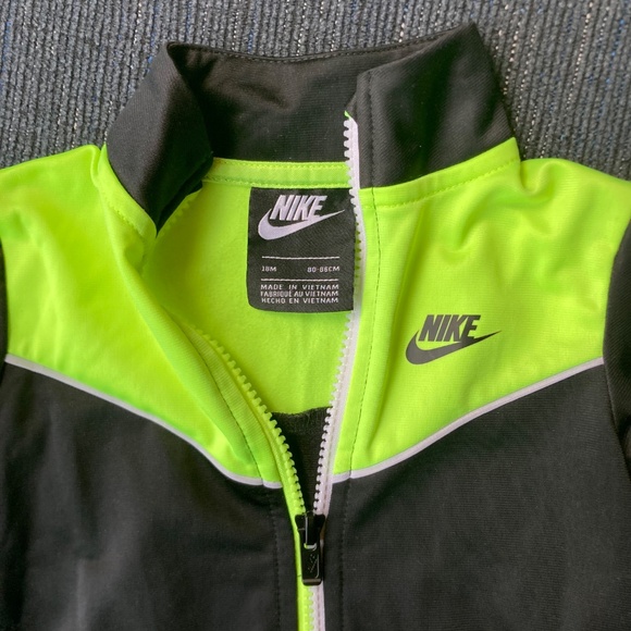 Baby nike sweater 18m - Picture 2 of 3